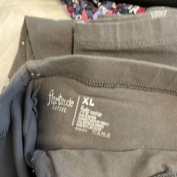 Flirtitude leggings - Picture 2 of 3